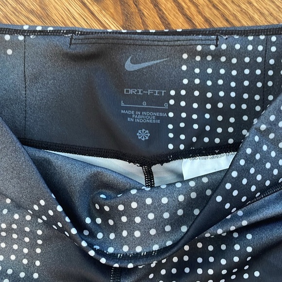 Girl’s Dri-Fit Nike One Leggings/Training Pants. Size Large. Like New Condition. - Picture 5 of 9